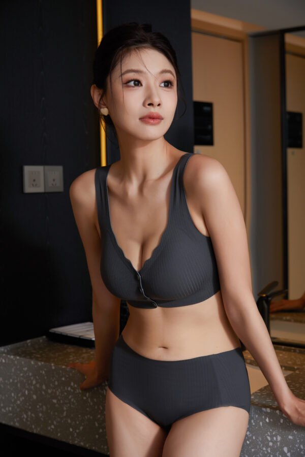 Zambalingerie Wireless Front Closure Super Comfort padded push up bra - Image 3
